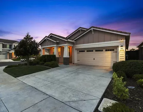 6153 Shimmer Falls Dr, Roseville, CA 95747