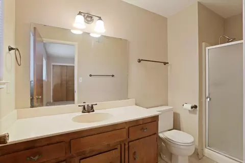 Bath - 3413 Joanna Dr, Modesto, CA 95355 photo 1 of 4