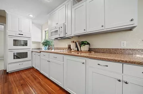 Kitchen - 17050 Rams Horn Grade, Volcano, CA 95689 photo 4 of 5