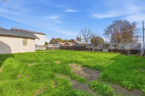 Exterior - 821 Sutter Ave, Modesto, CA 95351 photo 5 of 6