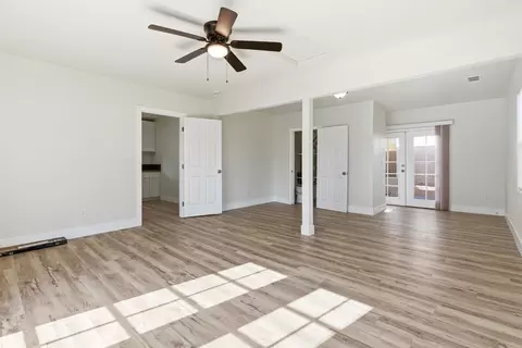 Living - 821 Sutter Ave, Modesto, CA 95351 photo 4 of 5