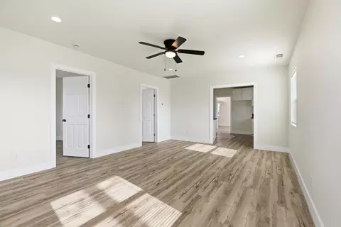 Living - 821 Sutter Ave, Modesto, CA 95351 photo 2 of 5