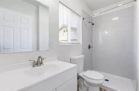 Bath - 821 Sutter Ave, Modesto, CA 95351 photo 1 of 3