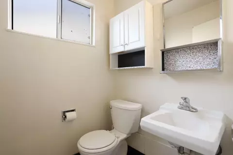 Bath - 1155 Lorene Ave, Manteca, CA 95336 photo 2 of 2