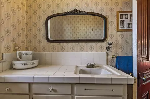 Bath - 482 Main St, Newcastle, CA 95658 photo 2 of 6