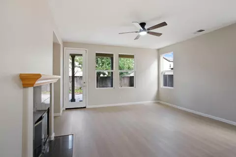 Living - 2921 Compton Pl, Tracy, CA 95377 photo 3 of 5