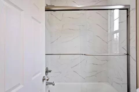 Bath - 2921 Compton Pl, Tracy, CA 95377 photo 3 of 5