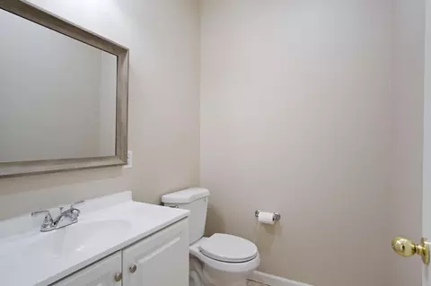 Bath - 2921 Compton Pl, Tracy, CA 95377 photo 1 of 5