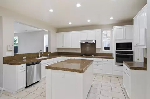 Kitchen - 2921 Compton Pl, Tracy, CA 95377 photo 2 of 4