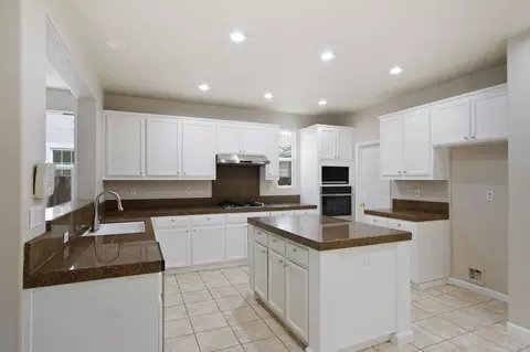 Kitchen - 2921 Compton Pl, Tracy, CA 95377 photo 3 of 4