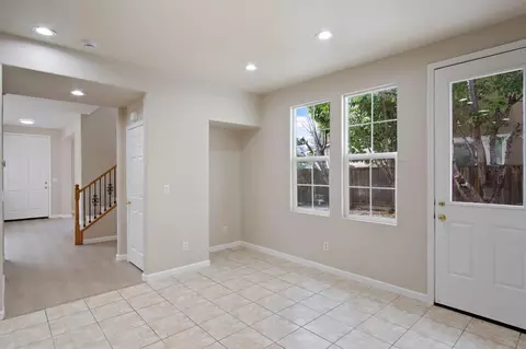 Entry Way - 2921 Compton Pl, Tracy, CA 95377 photo 2 of 7