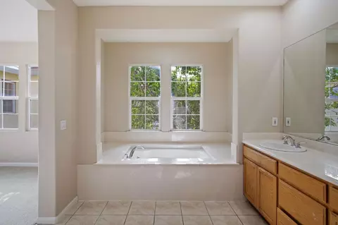 Bath - 2921 Compton Pl, Tracy, CA 95377 photo 5 of 5