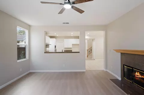 Living - 2921 Compton Pl, Tracy, CA 95377 photo 4 of 5