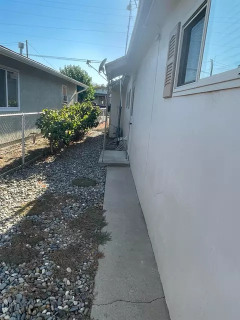 Exterior - 1506 Mitchell, Escalon, CA 95320 photo 5 of 7