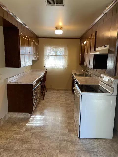 Kitchen - 1506 Mitchell, Escalon, CA 95320 photo 2 of 2