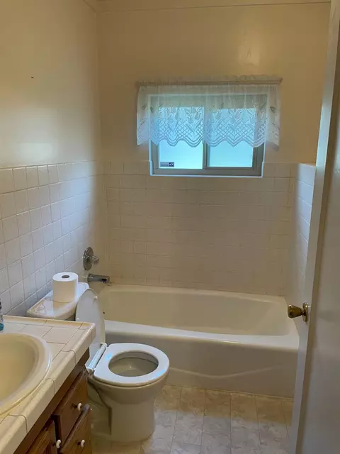 Bath - 1506 Mitchell, Escalon, CA 95320 photo 1 of 2