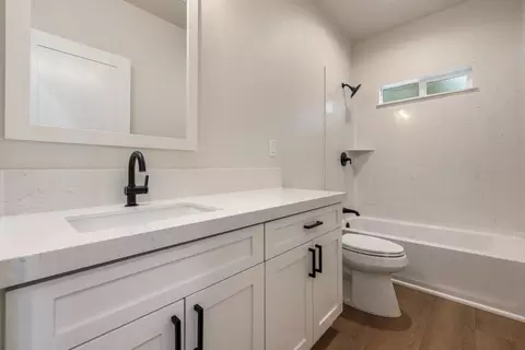 Bath - 4449 E Zeering Rd, Denair, CA 95316 photo 1 of 2