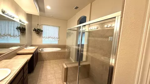 Bath - 2023 Eagle Meadows Dr, Gridley, CA 95948 photo 2 of 3
