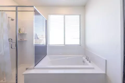 Bath - 7666 Ocean Park Dr, Antelope, CA 95843 photo 6 of 8