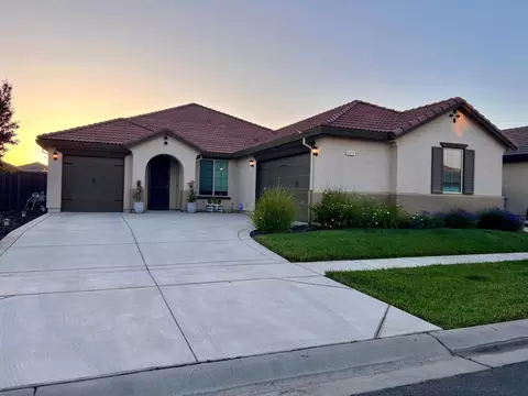 1816 E Knights Ferry Dr, Plumas Lake, CA 95961