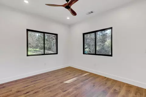 Bedroom - 12545 Wolf Rd, Grass Valley, CA 95949 photo 3 of 9