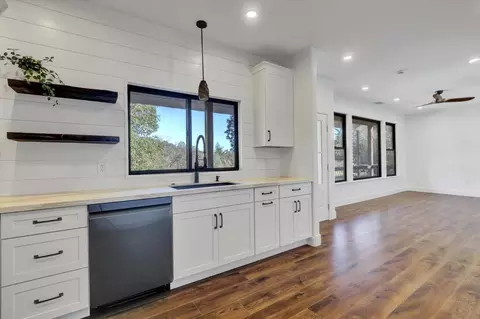 Kitchen - 12545 Wolf Rd, Grass Valley, CA 95949 photo 5 of 7