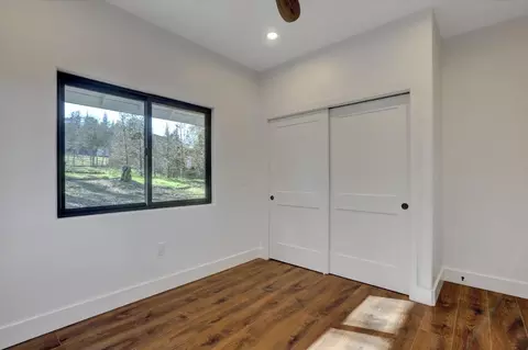 Bedroom - 12545 Wolf Rd, Grass Valley, CA 95949 photo 6 of 9