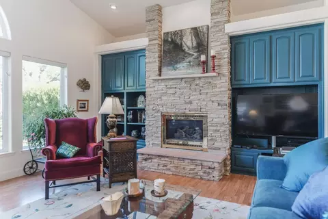Living - 306 California, Sutter Creek, CA 95685 photo 3 of 6