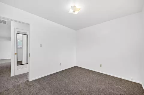 Bedroom - 4141 Walnut Ave, Carmichael, CA 95608 photo 2 of 7
