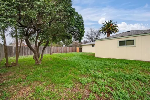 Exterior - 4141 Walnut Ave, Carmichael, CA 95608 photo 9 of 11