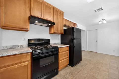 Kitchen - 4141 Walnut Ave, Carmichael, CA 95608 photo 4 of 4