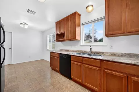 Kitchen - 4141 Walnut Ave, Carmichael, CA 95608 photo 3 of 4