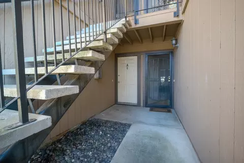 479 Cherry Ln #A, Manteca, CA 95337 photo 2