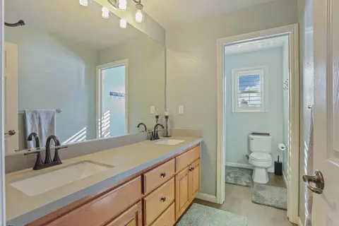 Bath - 565 Bodeson Ct, Ripon, CA 95366 photo 5 of 7