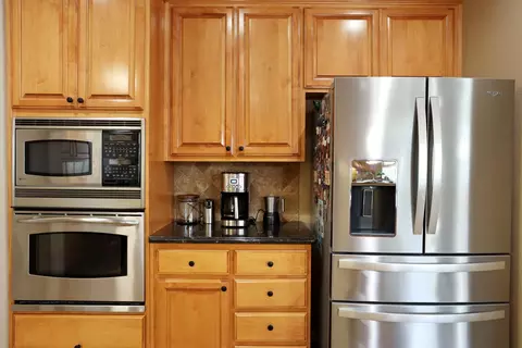Kitchen - 565 Bodeson Ct, Ripon, CA 95366 photo 8 of 9