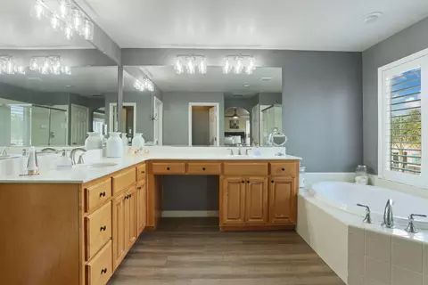 Bath - 565 Bodeson Ct, Ripon, CA 95366 photo 3 of 7