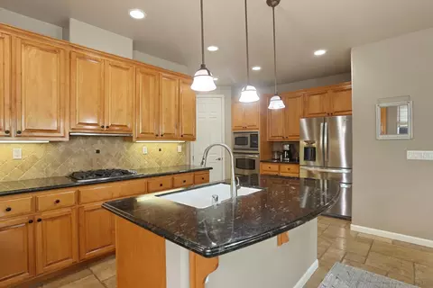 Kitchen - 565 Bodeson Ct, Ripon, CA 95366 photo 6 of 9