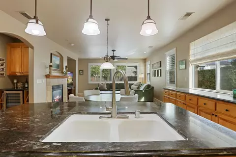 Kitchen - 565 Bodeson Ct, Ripon, CA 95366 photo 9 of 9