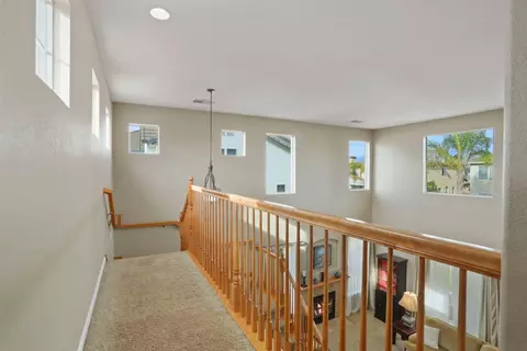 Entry Way - 565 Bodeson Ct, Ripon, CA 95366 photo 7 of 8