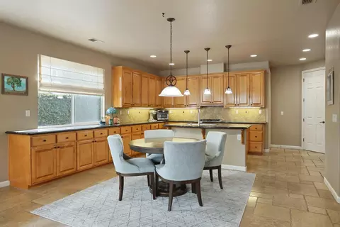 Kitchen - 565 Bodeson Ct, Ripon, CA 95366 photo 2 of 9