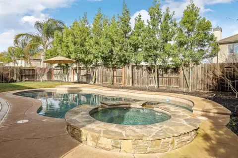 Exterior - 565 Bodeson Ct, Ripon, CA 95366 photo 7 of 16