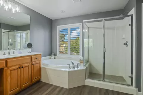 Bath - 565 Bodeson Ct, Ripon, CA 95366 photo 4 of 7