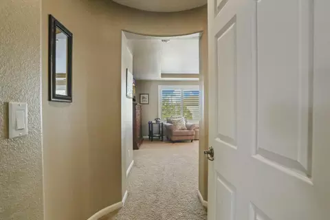 Entry Way - 565 Bodeson Ct, Ripon, CA 95366 photo 5 of 8