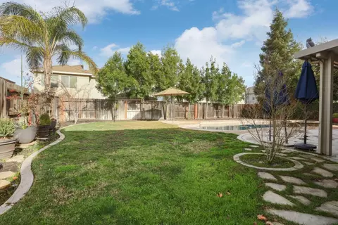 Exterior - 565 Bodeson Ct, Ripon, CA 95366 photo 14 of 16