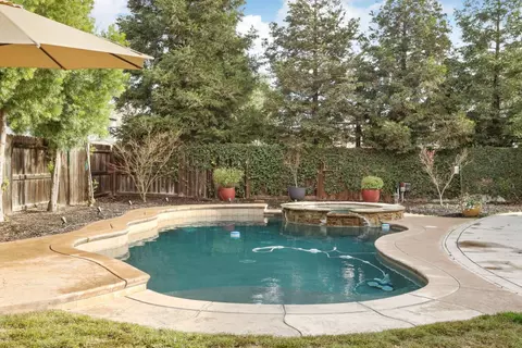 Exterior - 565 Bodeson Ct, Ripon, CA 95366 photo 15 of 16