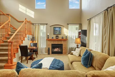 Living - 565 Bodeson Ct, Ripon, CA 95366 photo 2 of 3