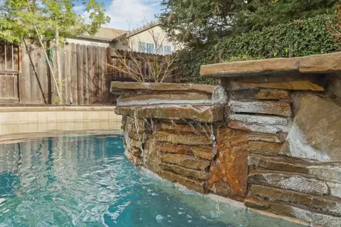 Exterior - 565 Bodeson Ct, Ripon, CA 95366 photo 11 of 16