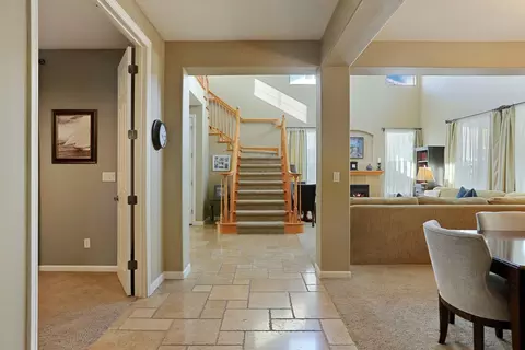 Entry Way - 565 Bodeson Ct, Ripon, CA 95366 photo 4 of 8
