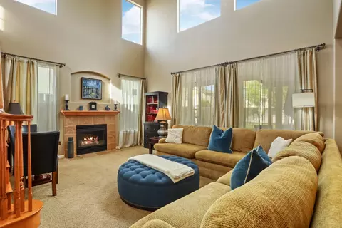 Living - 565 Bodeson Ct, Ripon, CA 95366 photo 1 of 3