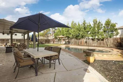 Exterior - 565 Bodeson Ct, Ripon, CA 95366 photo 6 of 16